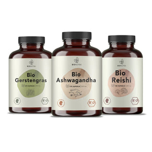 Das Anti-Stress-Set enthält Bio-Gerstengras-, Bio-Ashwagandha- und Bio-Reishi-Kapseln. Es ist vegan, hochdosiert und frei von Zusätzen.