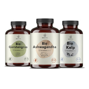Das Anti-Stress-Set enthält Bio-Gerstengras-, Bio-Ashwagandha- und Bio-Kelp-Algen-Kapseln. Es ist vegan, hochdosiert und frei von Zusätzen.